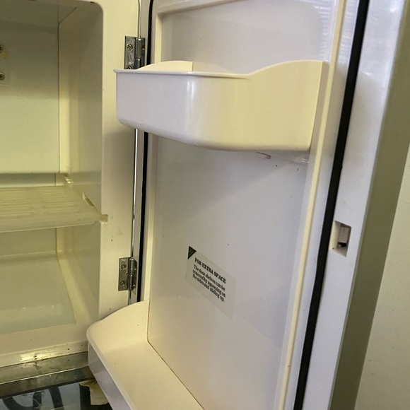 Brookstone mini fridge hot and cold - Picture 8 of 14